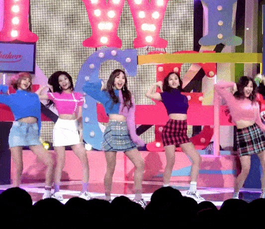안무 실수하는 나연.gif | 인스티즈