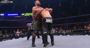 [AEW] 존 목슬리 vs 조이 자넬라.gif | 인스티즈