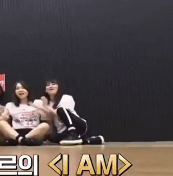 [프듀48] 머리가 커서 혼자 뒤로 넘어가는 타카하시 쥬리.gif | 인스티즈