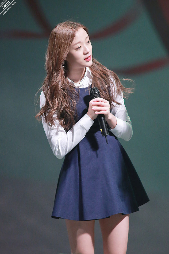 [에이프릴] 아침부터 꽤나 추운 것 같아서 진솔이 | 인스티즈