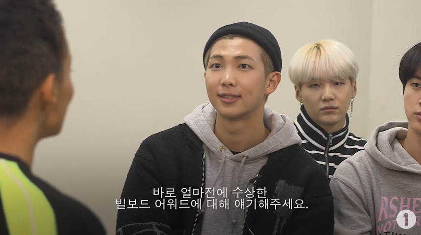 영국 BBC 라디오 다큐에 나온 방탄소년단 연습실 인터뷰 무보정 캡쳐.JPG | 인스티즈
