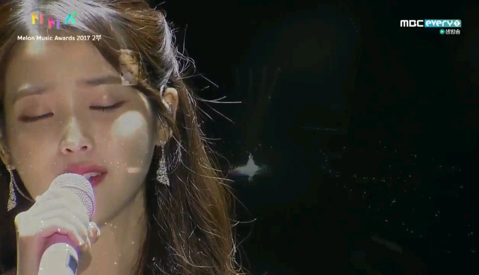 오늘 자 멜론뮤직어워드 보고있던 사람들 모두 소름돋고 눈물났다던 감동적인 무대.jpg | 인스티즈