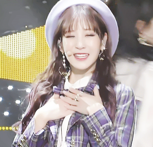 너무 커서 상처까지 났다는 러블리즈 귀걸이 크기.jpgif | 인스티즈