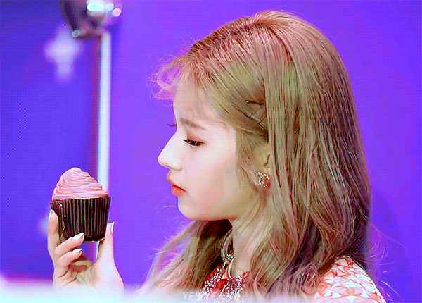 오늘이 생일인 트와이스 사나.jpgif (335장) | 인스티즈