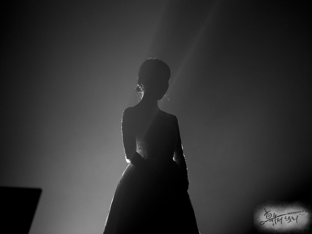 섹시함과 아름다움이 공존하는 광주콘서트 아이유.jpg | 인스티즈