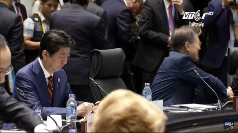 11/11 APEC 정상회의 본회의 세션에 참석한 문재인 대통령 | 인스티즈