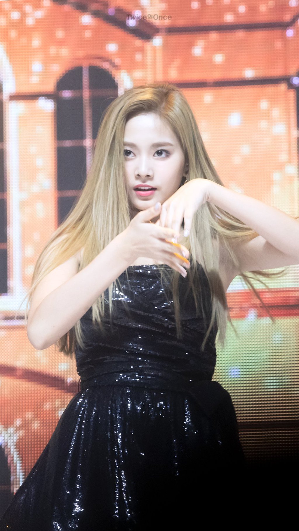 어제 신곡 쇼케이스 쯔위.jpg | 인스티즈