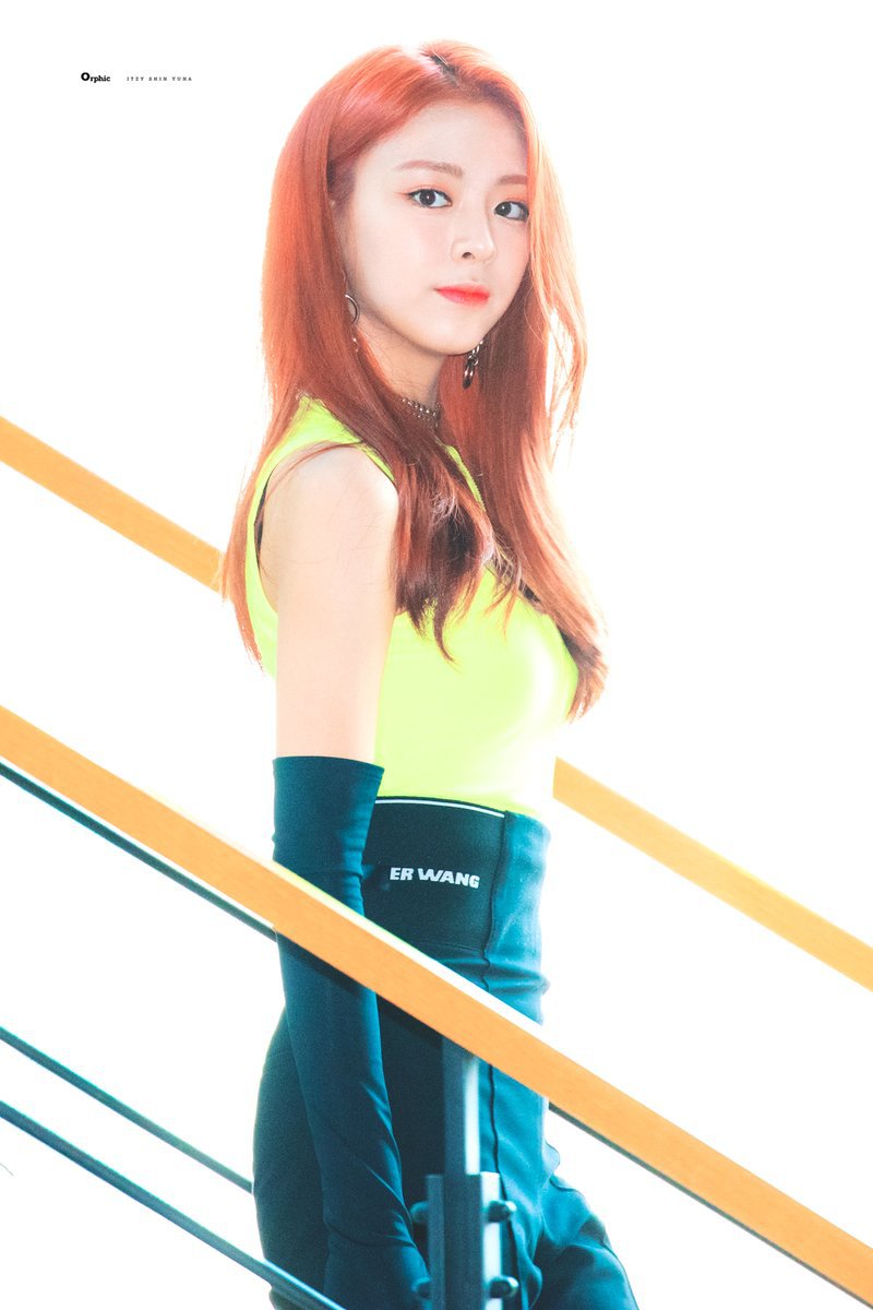 빨간머리가 잘어울리는 ITZY 유나.jpgif | 인스티즈
