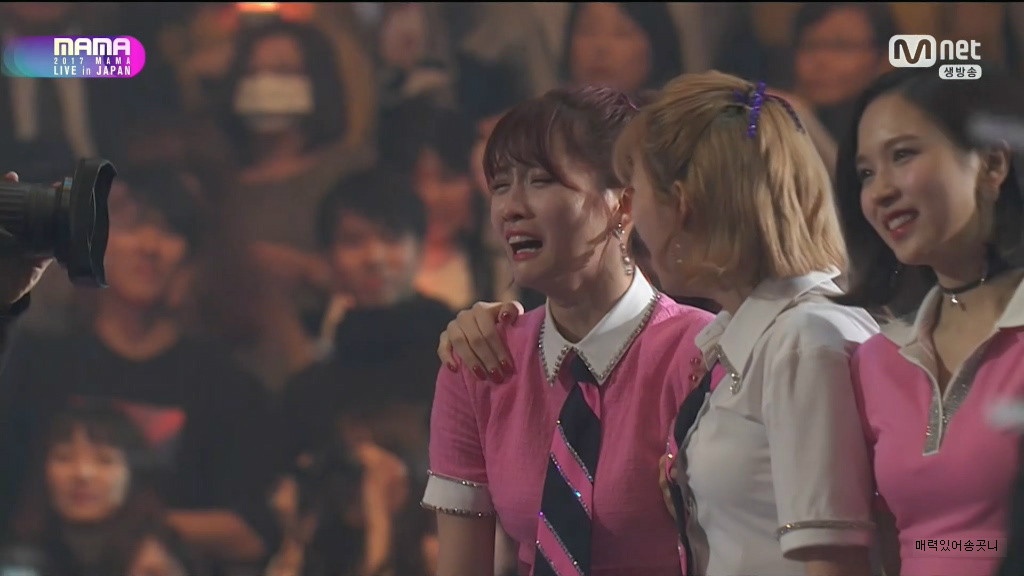 눈물 흘리는 다현이.gif | 인스티즈