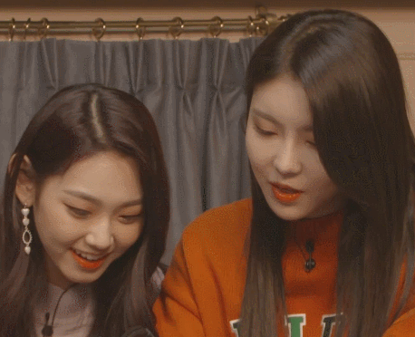 브이앱 도중 본인들 악플을 본 구구단.gif | 인스티즈