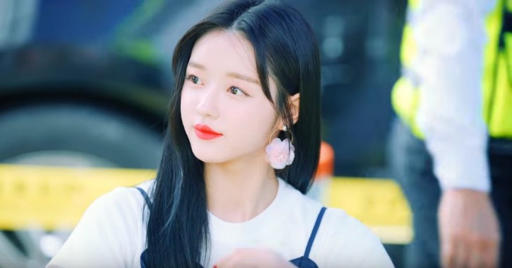 친오빠의 애교를 본 오마이걸 유아의 반응 | 인스티즈