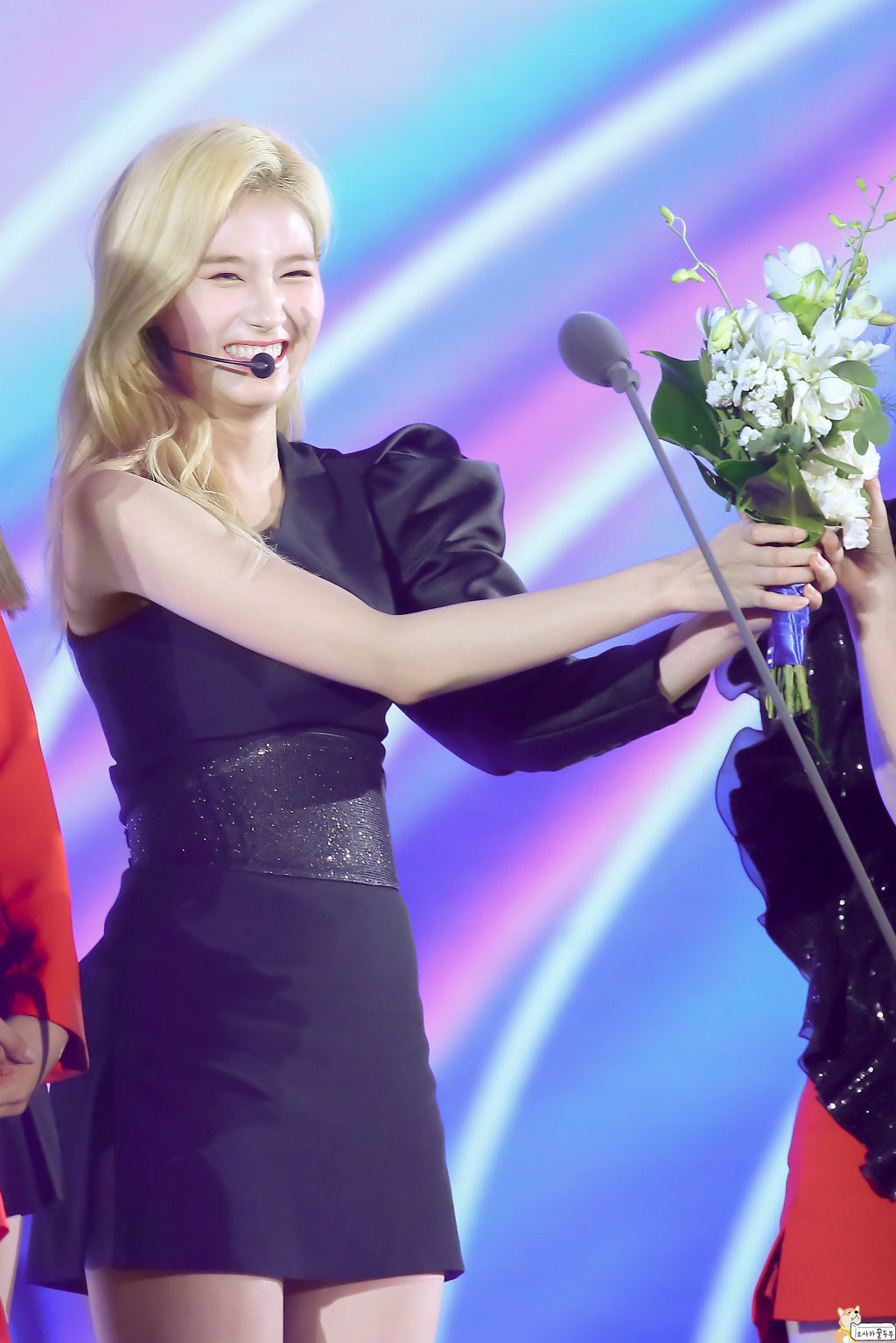 오늘이 생일인 트와이스 사나.jpgif (335장) | 인스티즈