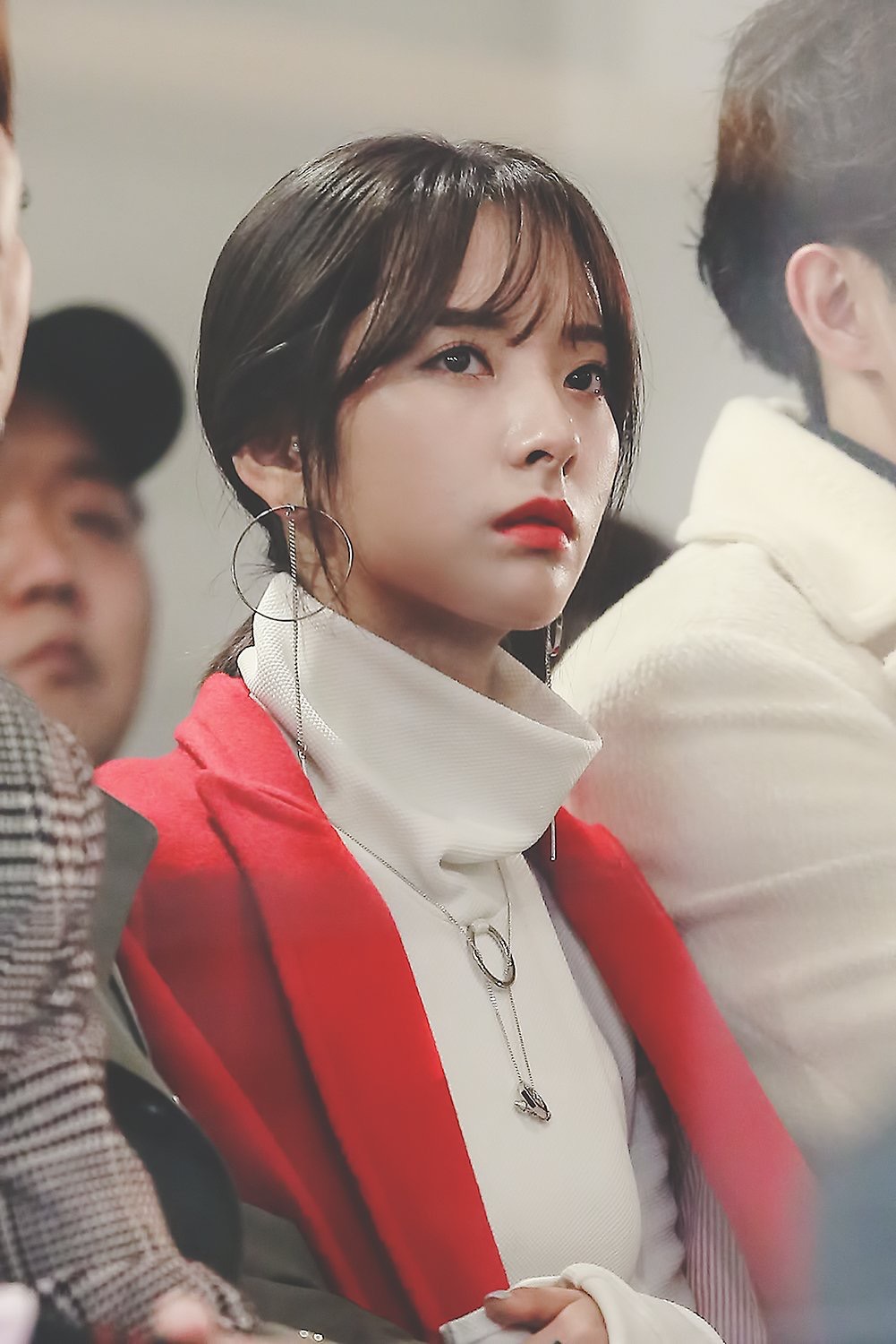 빨간 코트 보나 | 인스티즈