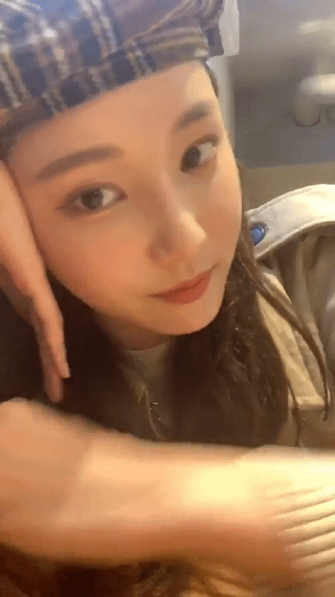 어제 3주년 기념 인스타 라이브한 모모랜드 연우(2).gif | 인스티즈