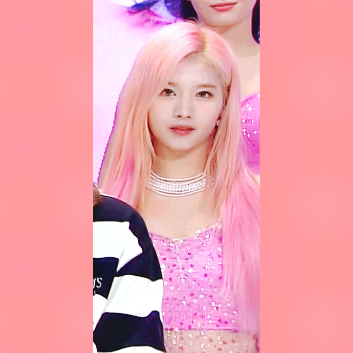 여전히 사람홀리는 사나의 눈빛ㄷㄷㄷ.gif | 인스티즈
