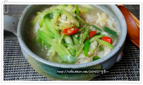 후루룩국수 이미지