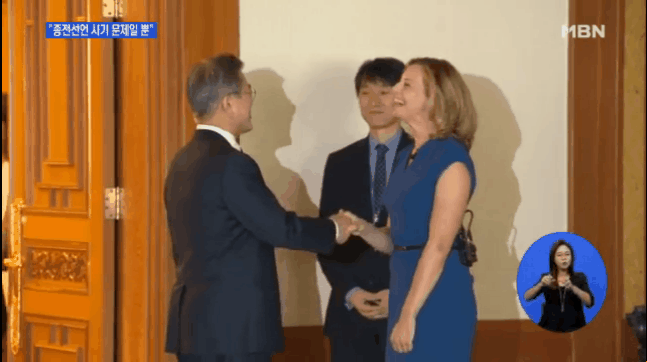 대통령에 대한 충격적인 기자의 예의를 보여주는 bbc특파원 로라비커 기자 | 인스티즈