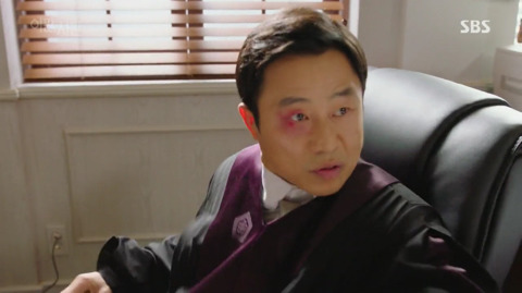 [이판사판] 감정적으로 법정에서 날뛰는 여주 판사 캐릭터.jpg | 인스티즈